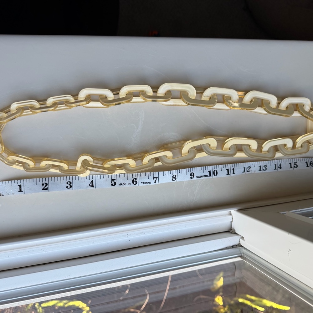 Chunky Cream and Gold Chain Necklace